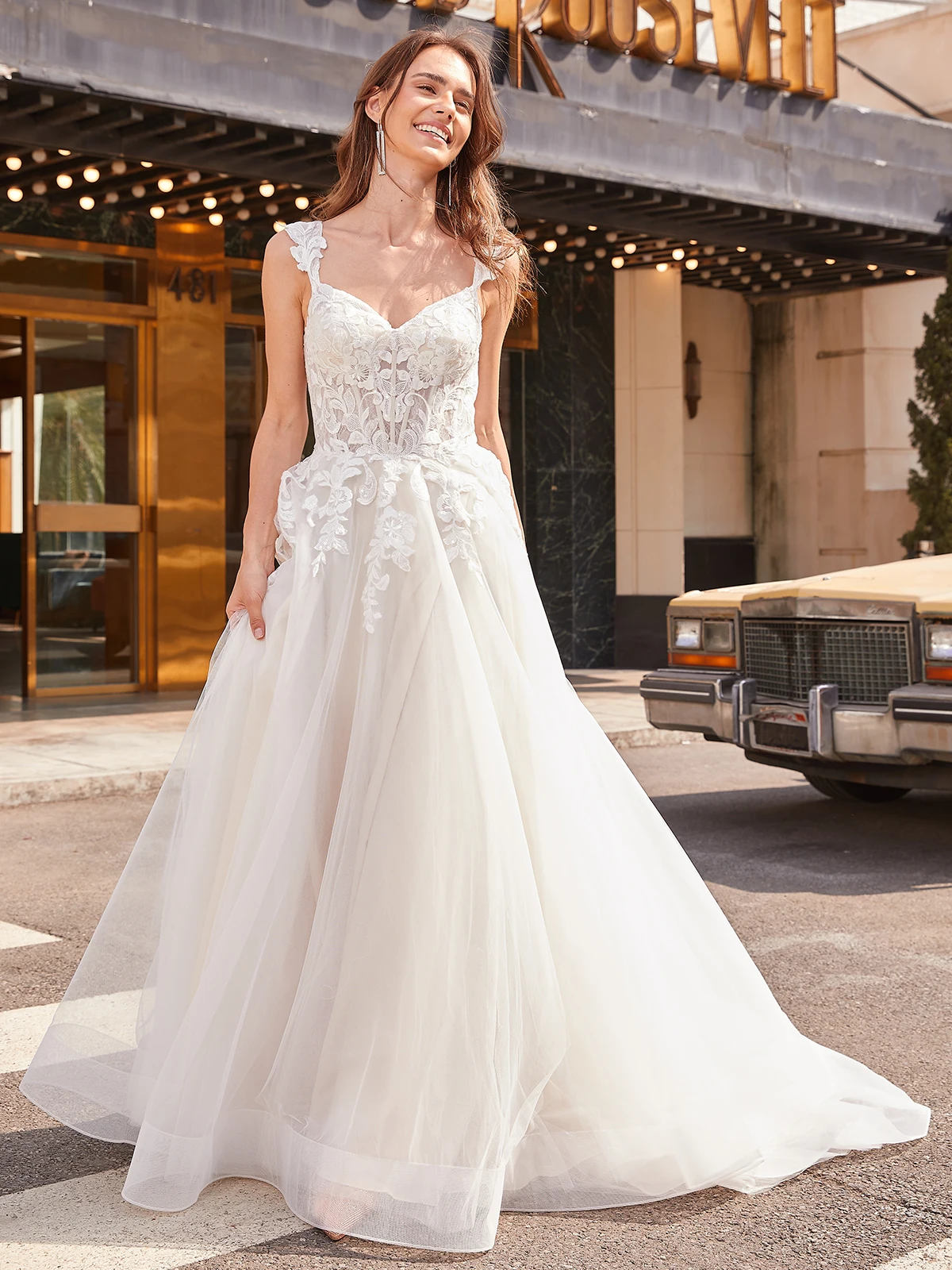 Luxury Cup Sleeves Lace Wedding Dresses Long 2024 Illusion Top Ball Gown Tulle B